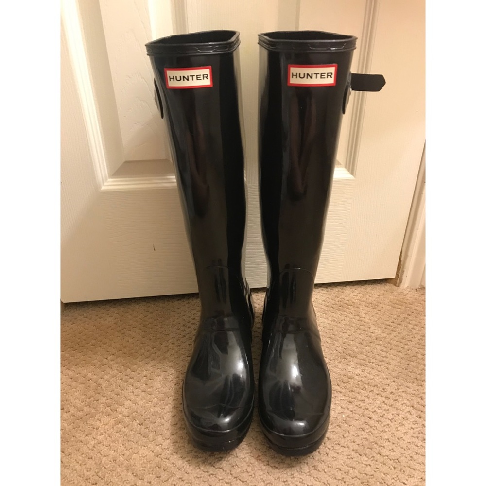 Hunter women’s 8 Tall Black Gloss Rain Boots